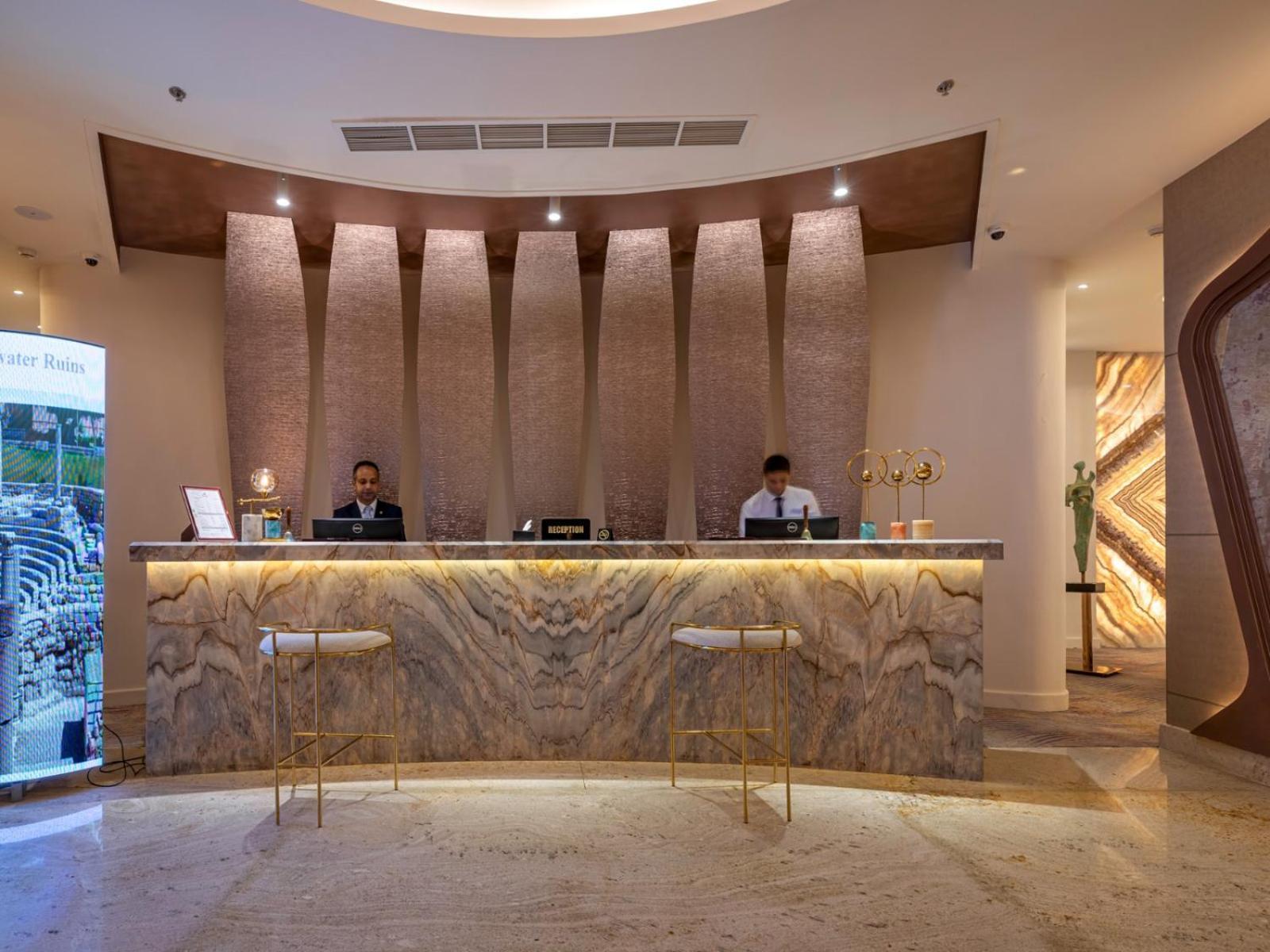 Mirage Hotel & Conference Center Alexandria Luaran gambar The lobby of the hotel