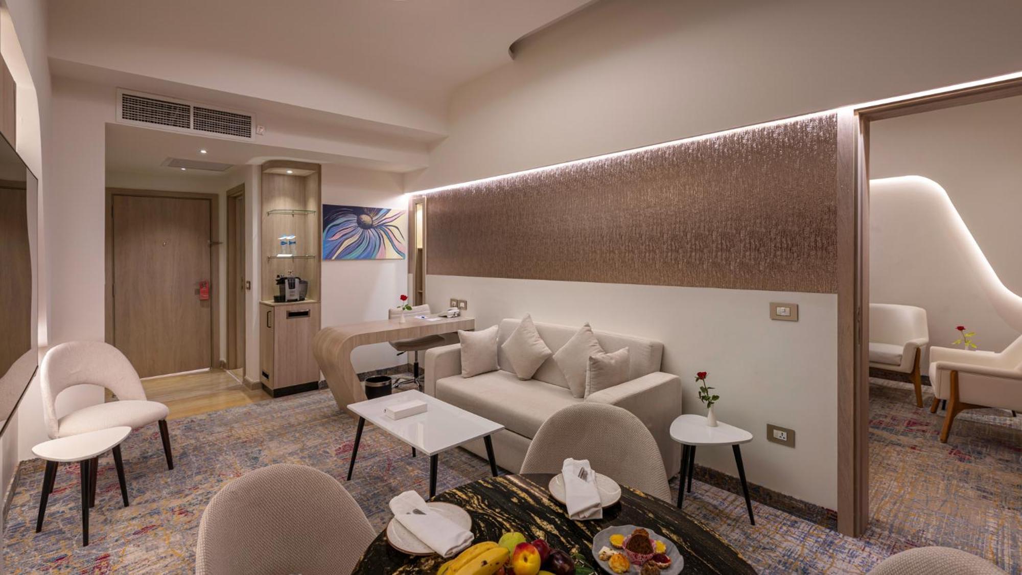 Mirage Hotel & Conference Center Alexandria Luaran gambar A suite at the hotel